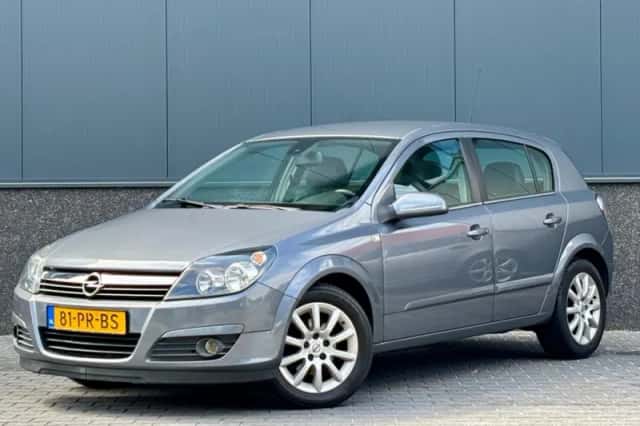 Opel Astra (2004) thumbnail 2