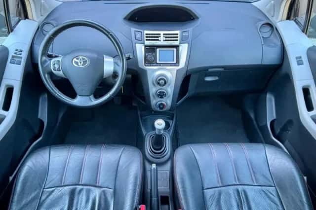 Toyota Yaris (2008) thumbnail 2