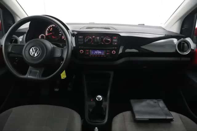 Volkswagen Up! (2015) thumbnail 6