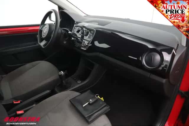Volkswagen Up! (2015) thumbnail 6
