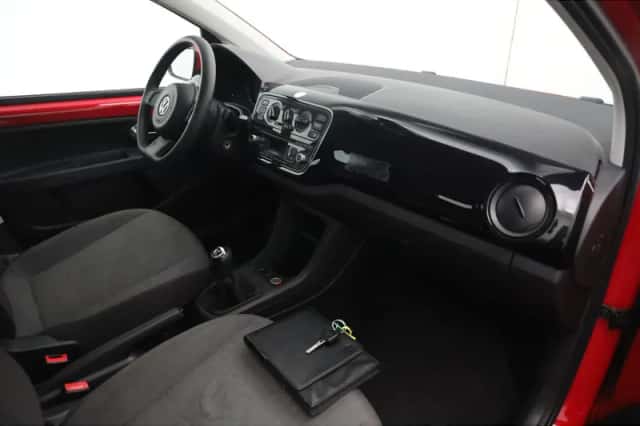 Volkswagen Up! (2015) thumbnail 6