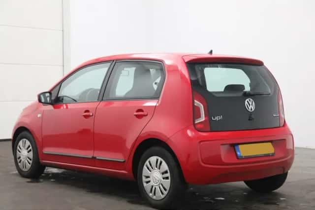 Volkswagen Up! (2015) thumbnail 4