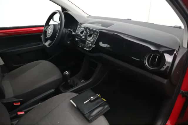 Volkswagen Up! (2015) thumbnail 6