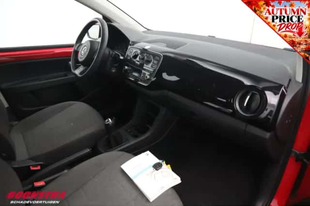 Volkswagen Up! (2015) thumbnail 6