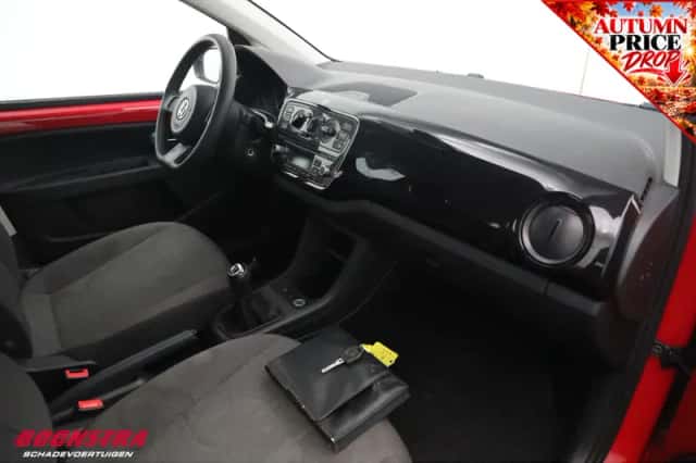 Volkswagen Up! (2015) thumbnail 6