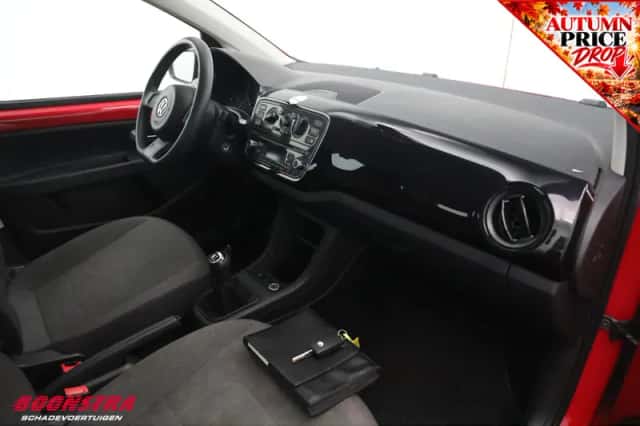 Volkswagen Up! (2015) thumbnail 6