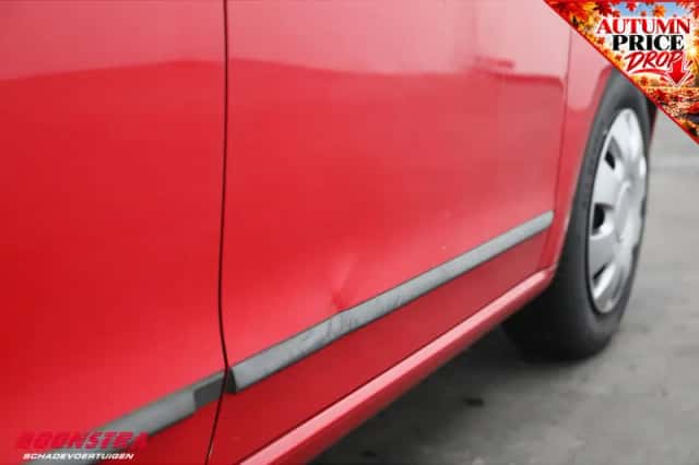 Volkswagen Up! (2015) thumbnail 5