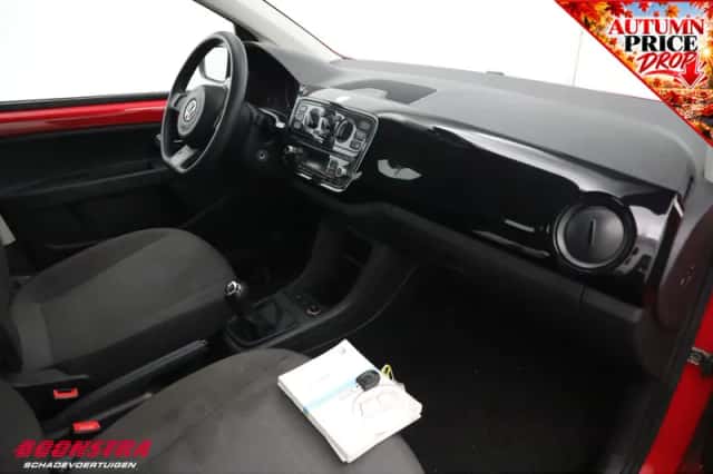 Volkswagen Up! (2015) thumbnail 5