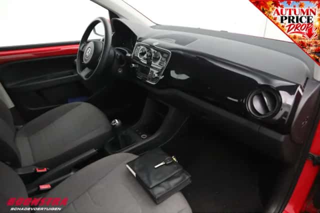 Volkswagen Up! (2015) thumbnail 6