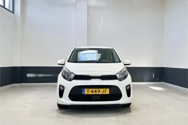 Kia Picanto (2023) thumbnail 3