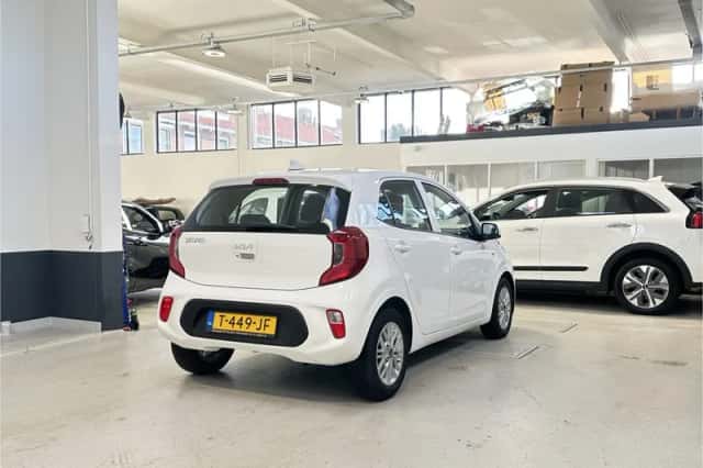 Kia Picanto (2023) thumbnail 5