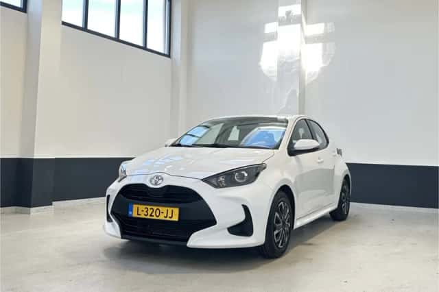 Toyota Yaris (2021) thumbnail 2