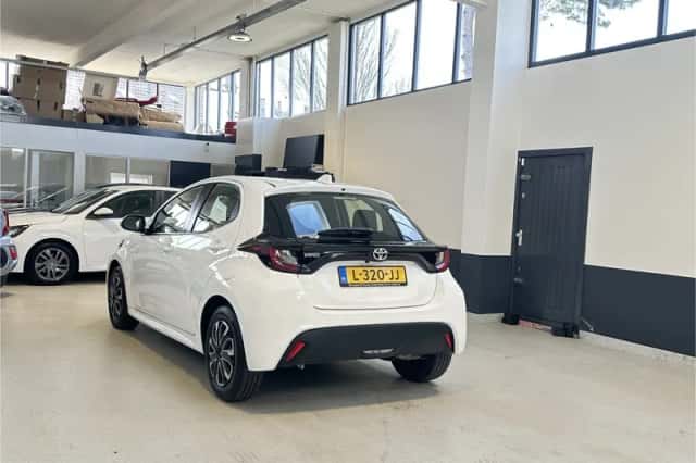 Toyota Yaris (2021) thumbnail 5