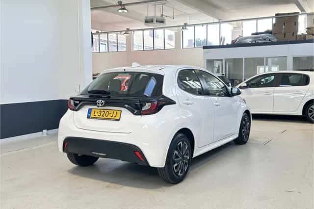 Toyota Yaris (2021) thumbnail 6