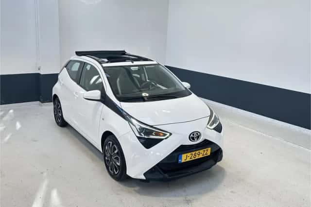 Toyota Aygo (2021) thumbnail 2
