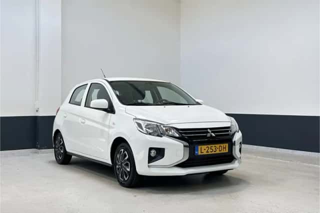 Mitsubishi Space Star (2021) thumbnail 1