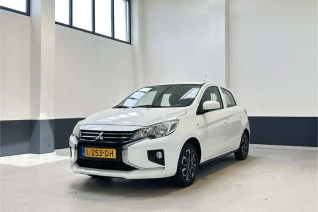 Mitsubishi Space Star (2021) thumbnail 2