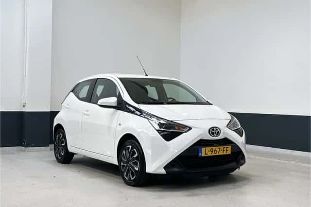 Toyota Aygo (2021) thumbnail 1