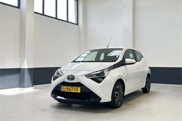 Toyota Aygo (2021) thumbnail 2