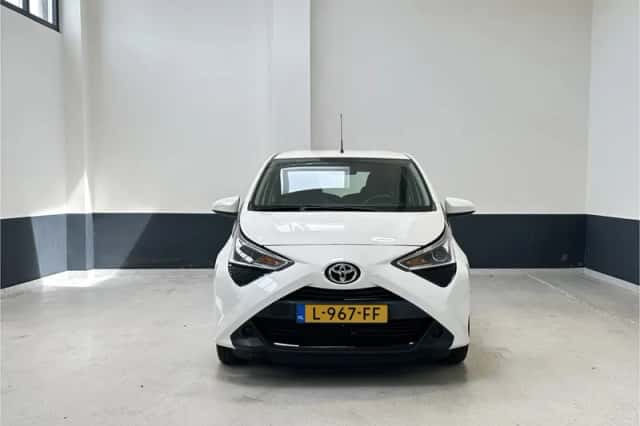 Toyota Aygo (2021) thumbnail 3