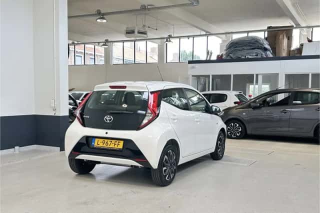 Toyota Aygo (2021) thumbnail 5
