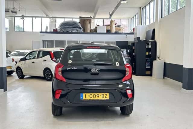 Kia Picanto (2021) thumbnail 4