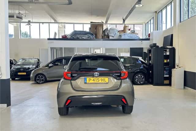 Toyota Yaris (2022) thumbnail 4