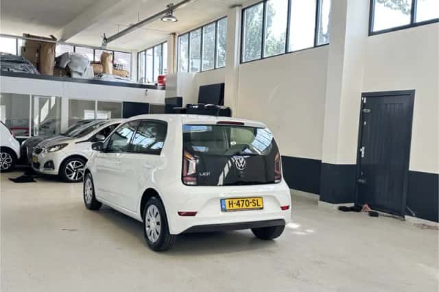 Volkswagen Up! (2020) thumbnail 6
