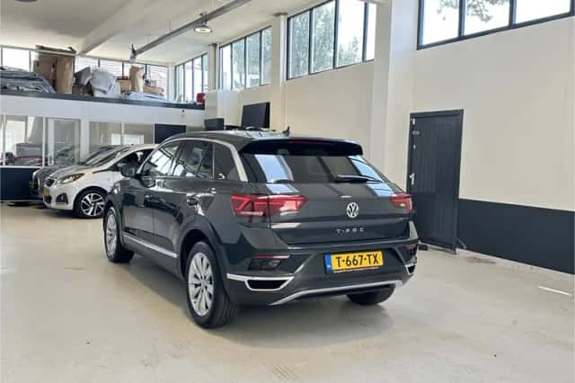 Volkswagen T-Roc (2019) thumbnail 5