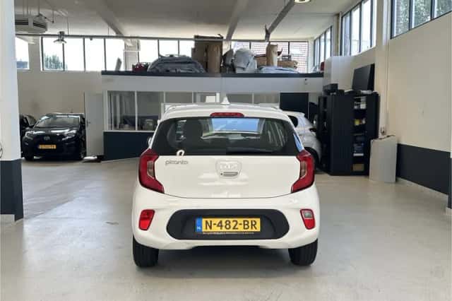 Kia Picanto (2021) thumbnail 4