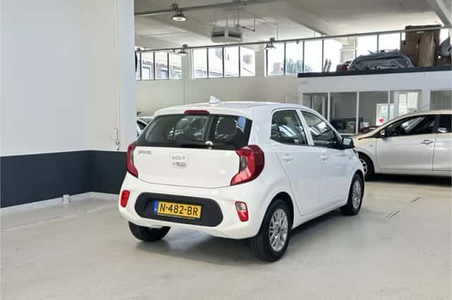Kia Picanto (2021) thumbnail 5