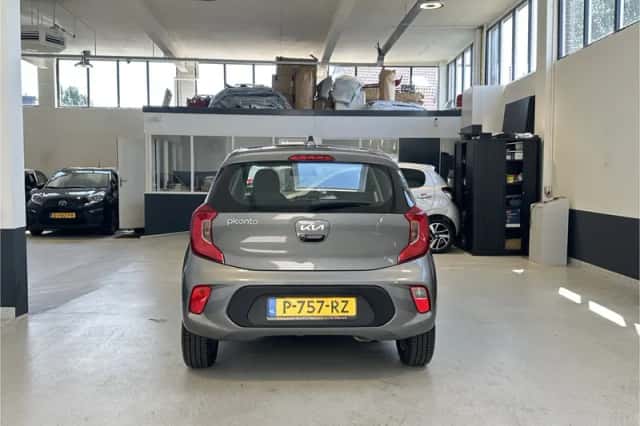 Kia Picanto (2022) thumbnail 4