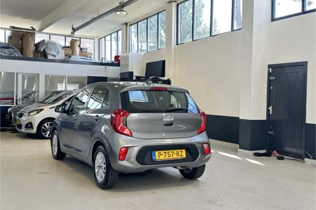 Kia Picanto (2022) thumbnail 5