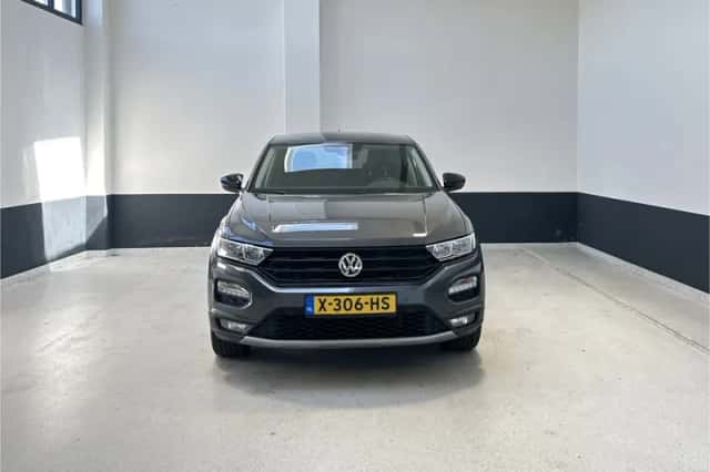 Volkswagen T-Roc (2020) thumbnail 3