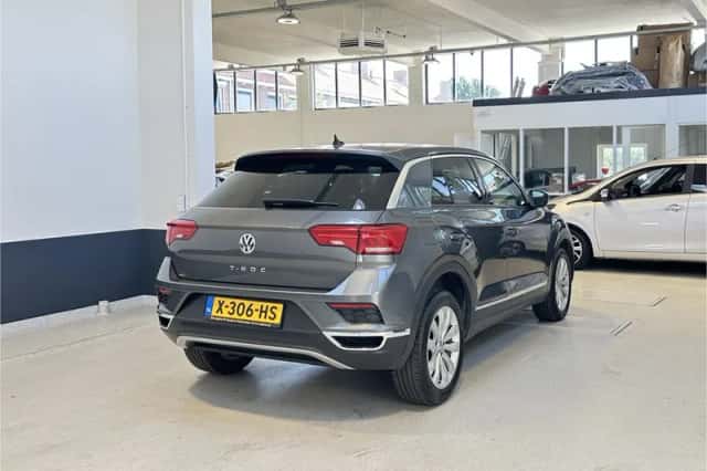 Volkswagen T-Roc (2020) thumbnail 6