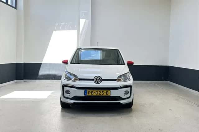 Volkswagen Up! (2017) thumbnail 3