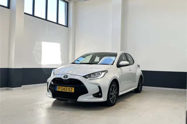 Toyota Yaris (2022) thumbnail 2