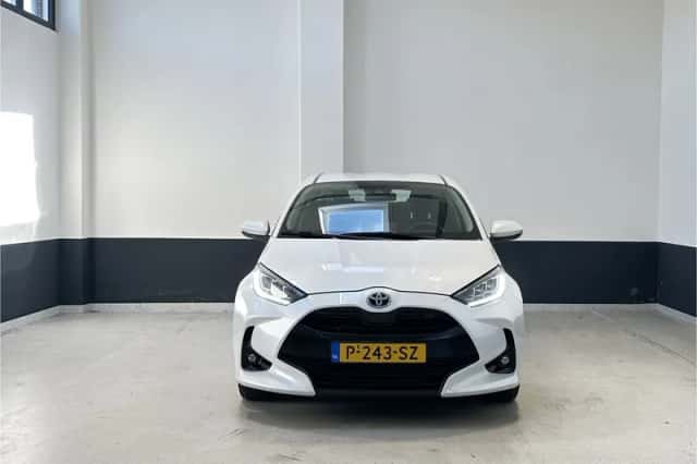 Toyota Yaris (2022) thumbnail 3