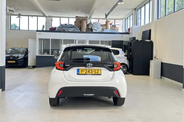 Toyota Yaris (2022) thumbnail 4