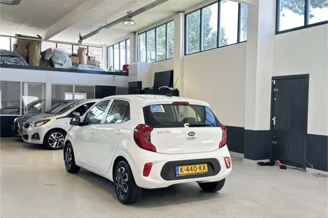 Kia Picanto (2021) thumbnail 5