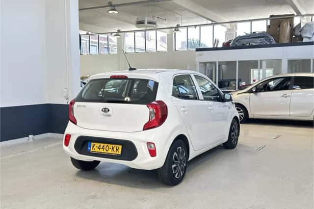 Kia Picanto (2021) thumbnail 6