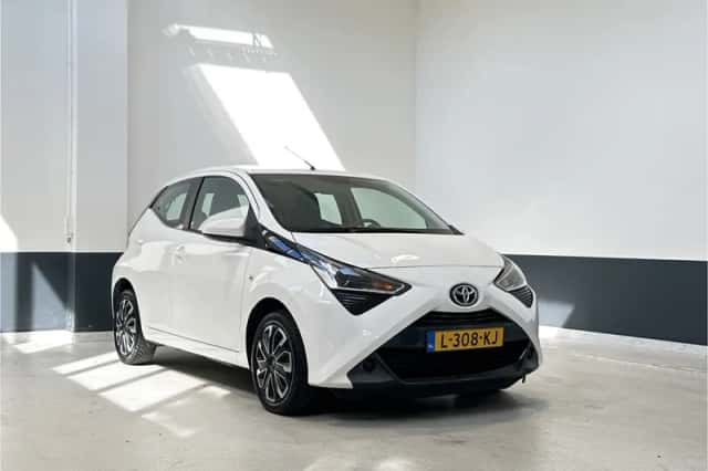 Toyota Aygo (2021) thumbnail 1