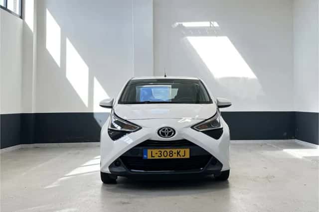 Toyota Aygo (2021) thumbnail 3