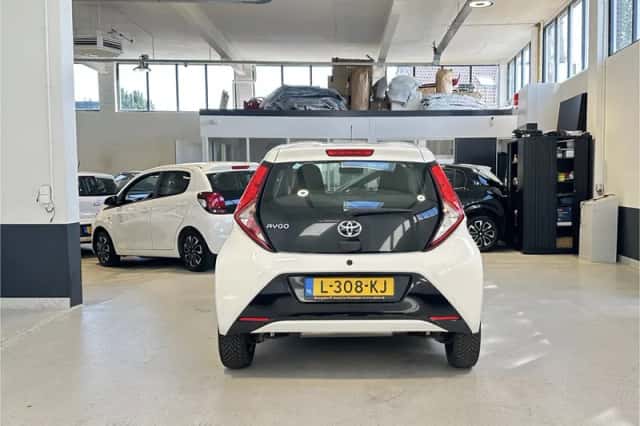 Toyota Aygo (2021) thumbnail 4