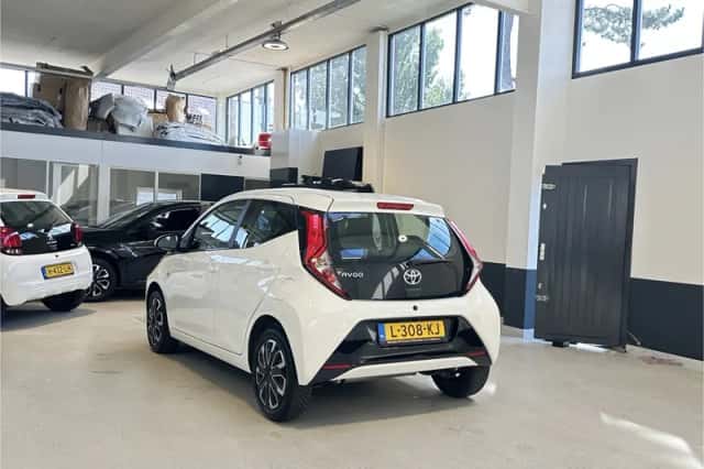 Toyota Aygo (2021) thumbnail 5