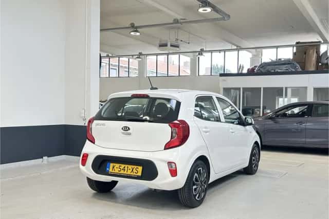 Kia Picanto (2021) thumbnail 6