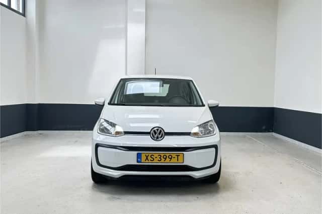 Volkswagen Up! (2018) thumbnail 3