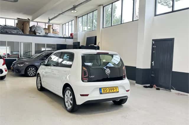 Volkswagen Up! (2018) thumbnail 6