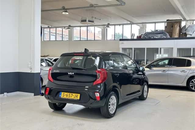 Kia Picanto (2023) thumbnail 4
