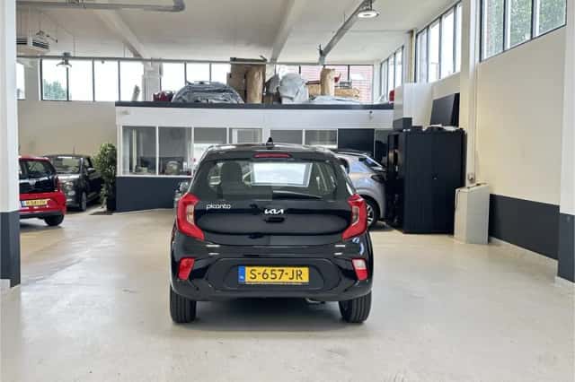 Kia Picanto (2023) thumbnail 5